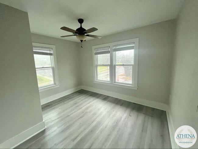 Building Photo - 5 Bedroom / 2 Bath House - NEAR SEMO's CAMPUS, W/D & LAWN CARE INCLUDED