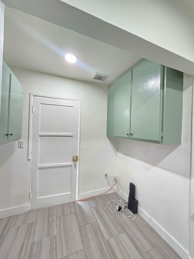 Building Photo - 8154 Potter Ave