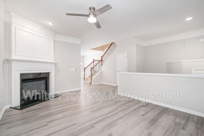 Building Photo - 822 Granby Dr