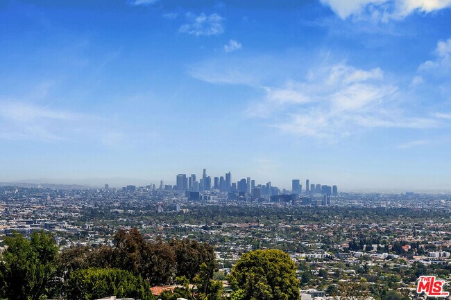 Building Photo - 9016 Thrasher Ave