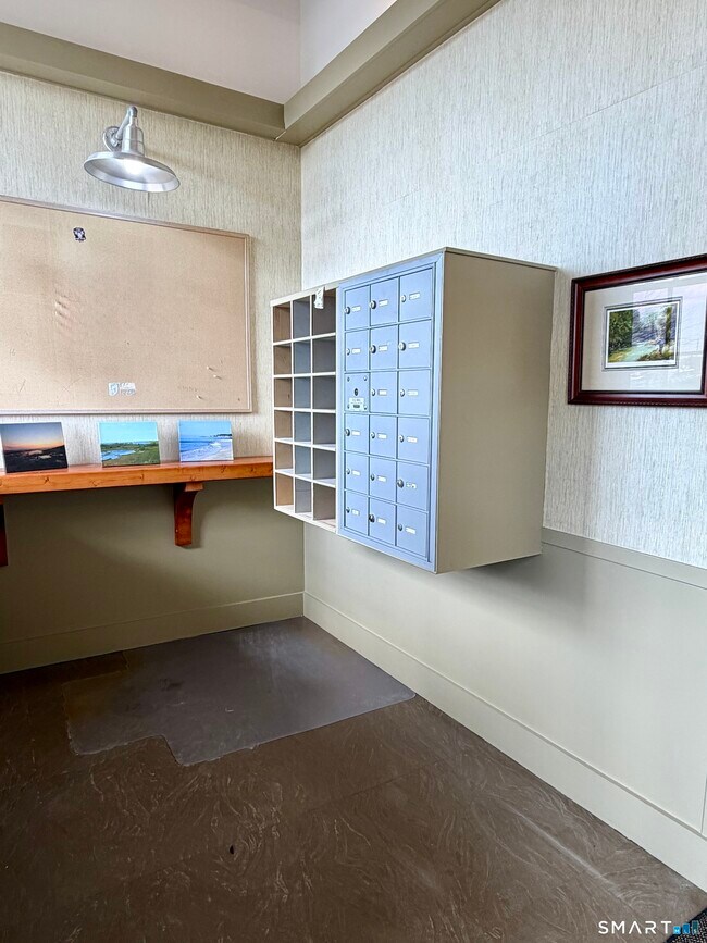 Building Photo - 60 Willow St