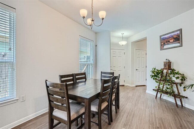 Building Photo - 821 Durness Dr