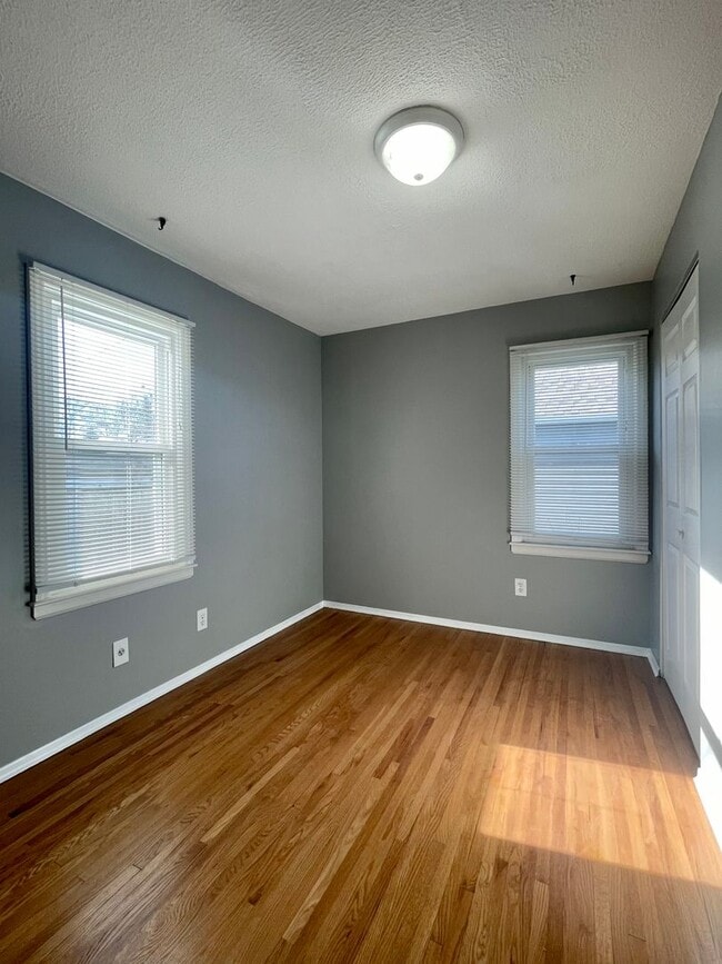 Building Photo - 505 W 70th St