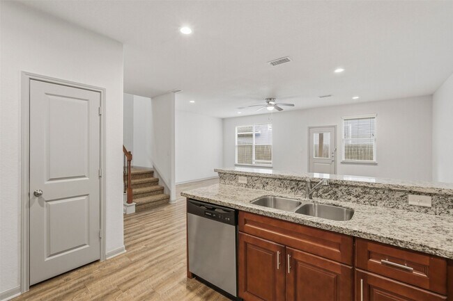 Building Photo - 630-634 Magnolia Bend