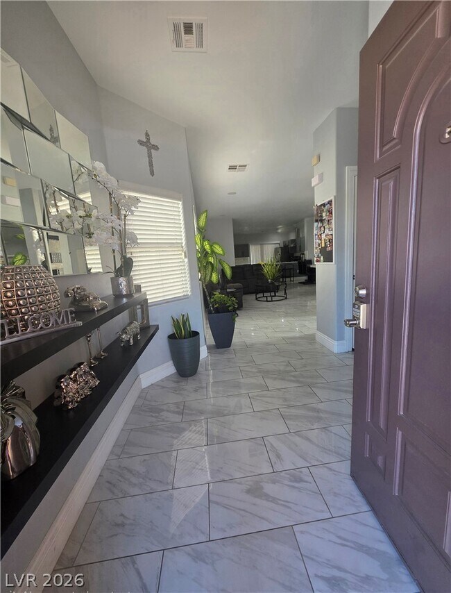 Building Photo - 7180 N Campbell Rd