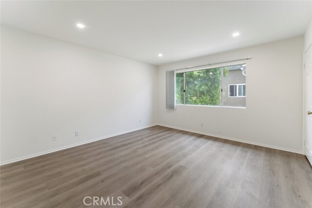 Building Photo - 731 E Cypress Ave