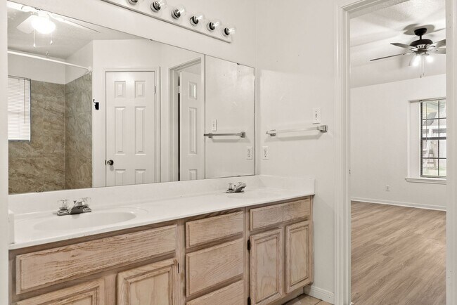 Building Photo - 4707 Browning Dr