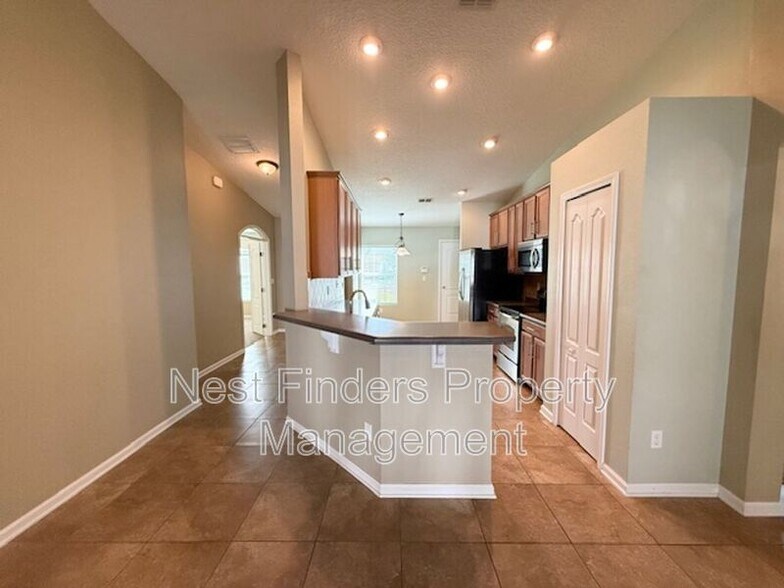 Building Photo - 551 Glendale Ln