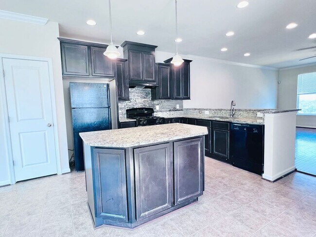Building Photo - STAFFORD - 3 BEDROOM TOWNHOUSE - WOODSTREAM