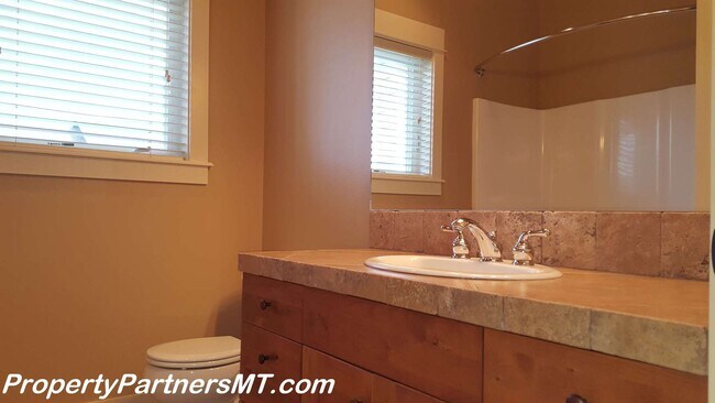 Building Photo - *** Beautiful *** 3 Bed 2 Bath house in Alder Creek