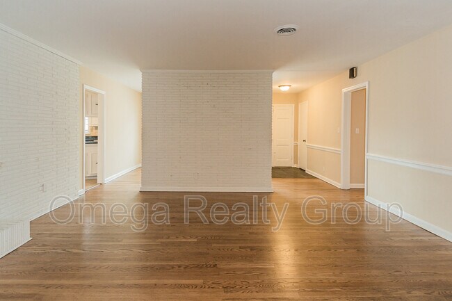 Building Photo - 1861 Gillespie Dr