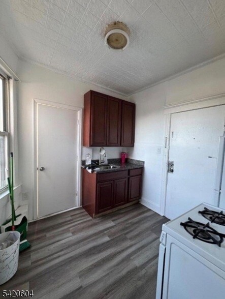 Building Photo - 97 Market St