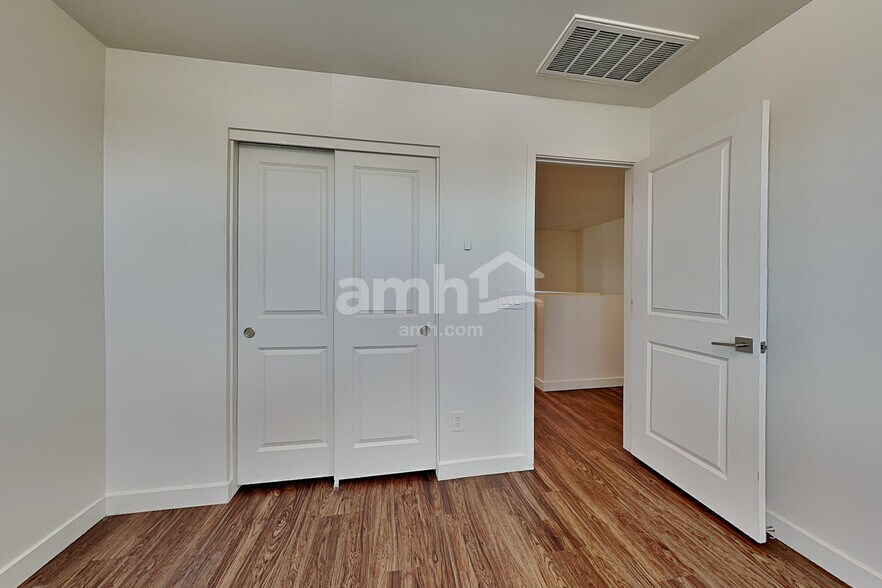Building Photo - 4206 S 105th Dr