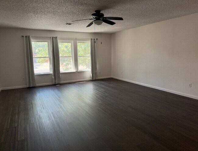 Building Photo - 2308 Lavendale Ct