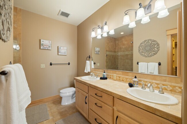 Building Photo - 2051 N Main St