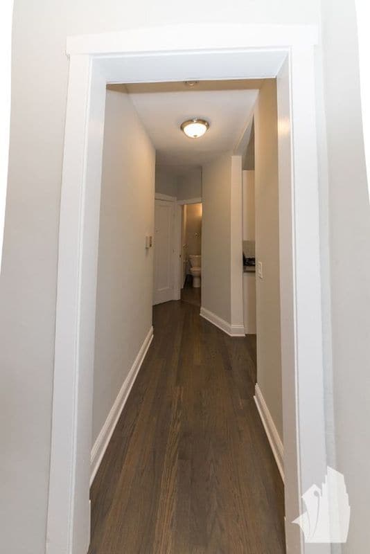 Building Photo - 5045 N Damen Ave