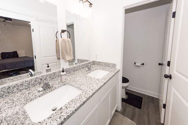 Building Photo - 4 Bedroom 3 Bath Home in Windsor Hill - North Charleston