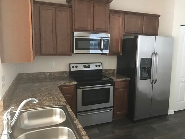 Building Photo - 389 Servia Dr