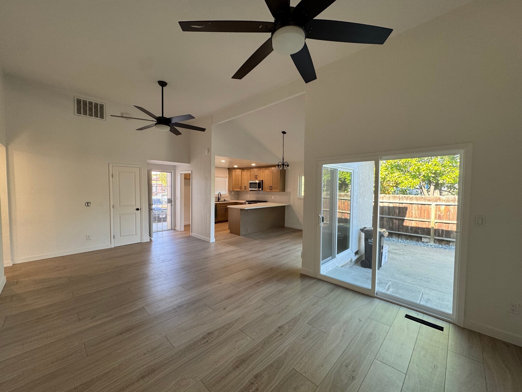 Building Photo - 2204 Lausett Ave