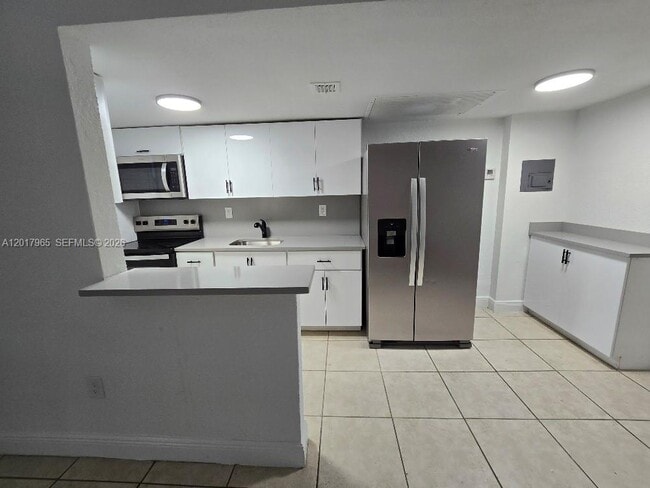 Building Photo - 3901 SW 112th Ave
