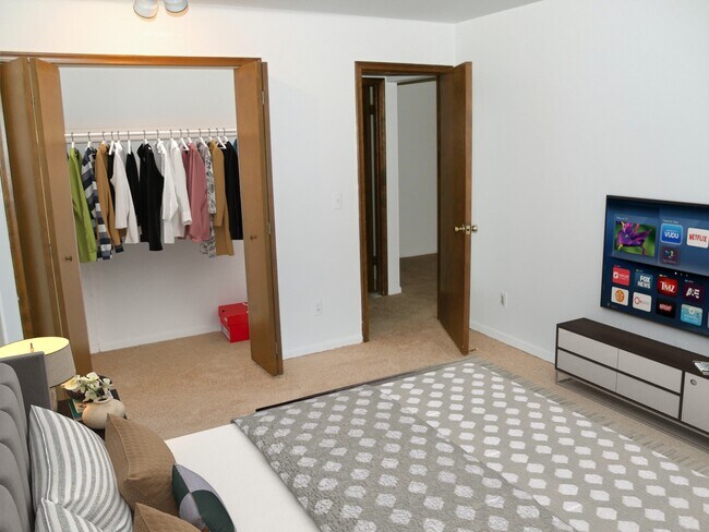 Building Photo - Holly House Apartments