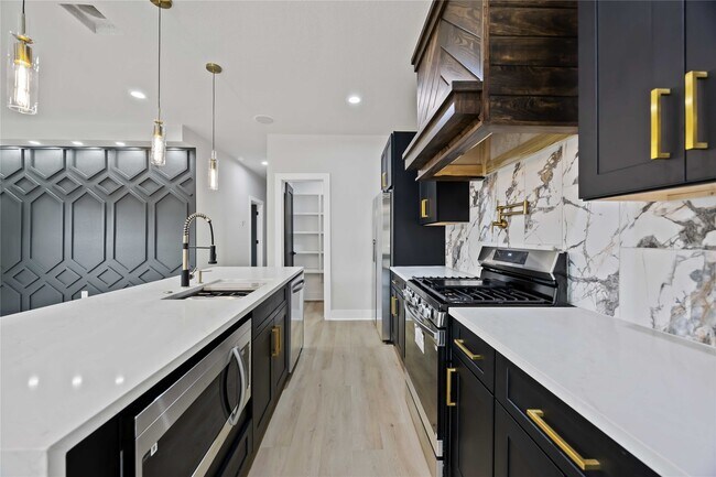 Building Photo - 8310 Mariah St