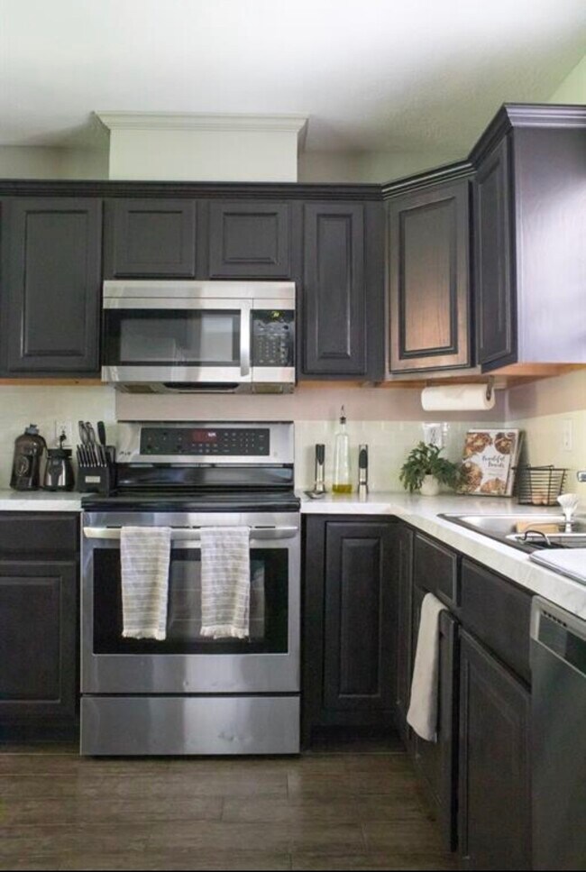 Building Photo - 810 Shadberry Dr