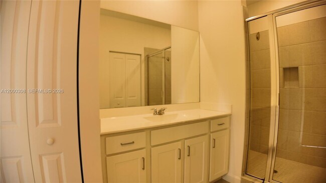 Building Photo - 4612 Hollister Ave