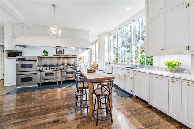 Building Photo - 115 Narragansett Ave