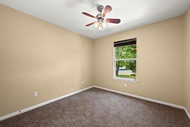 Building Photo - 5208 Sioux Ln