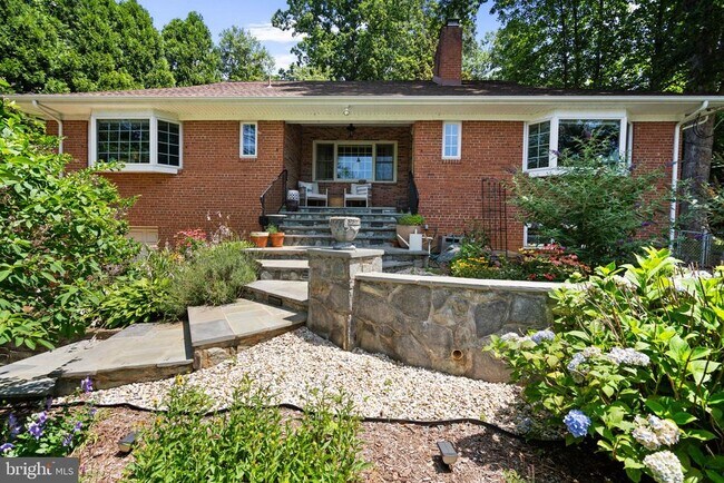 Building Photo - 5201 Brookeway Dr