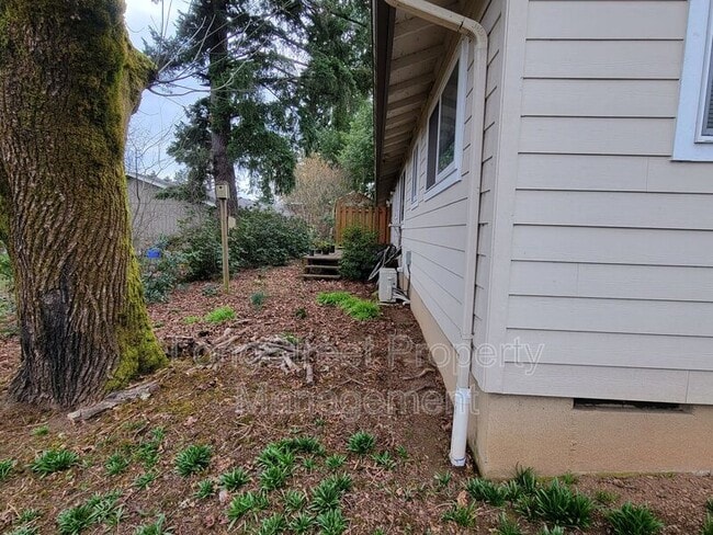 Building Photo - 1018 Pioneer St