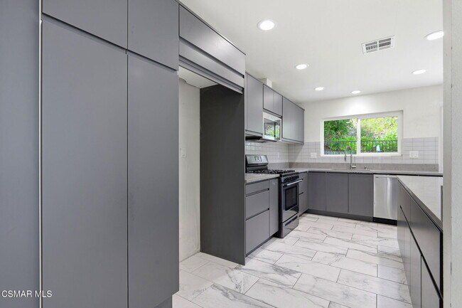 Building Photo - 30845 Catarina Dr