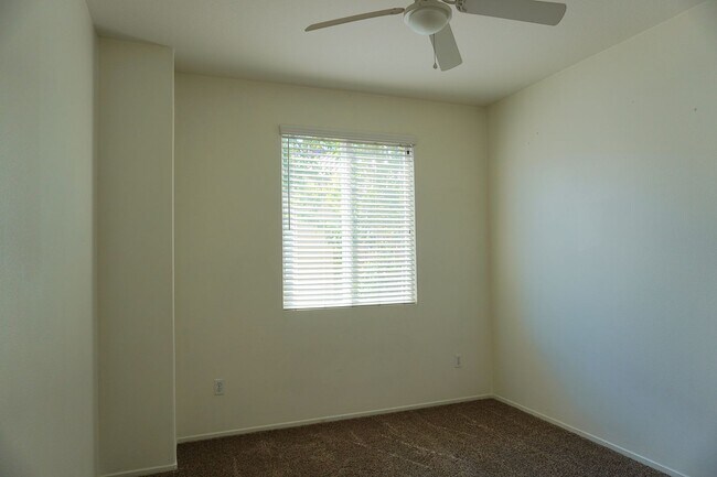 Building Photo - 27544 Papillion St