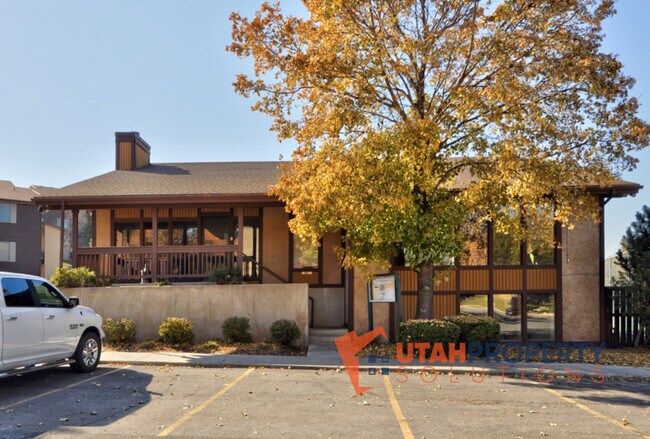 Building Photo - 9255 Jefferson Cove