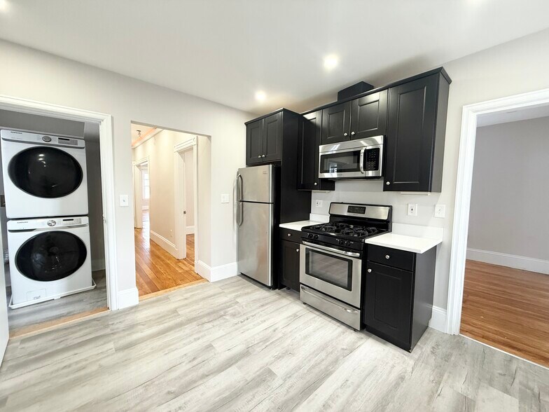 Building Photo - 75 Saxton St