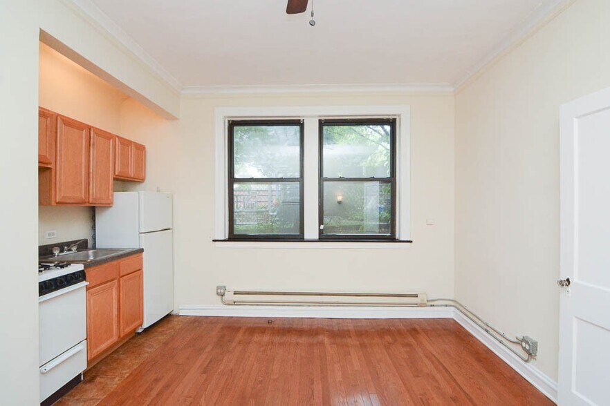 Building Photo - 4549 N Damen Ave