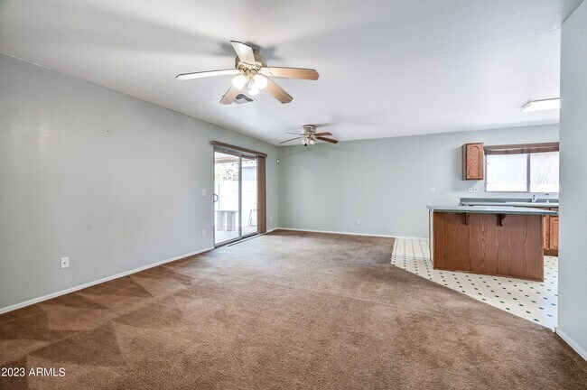 Building Photo - 808 W Roeser Rd