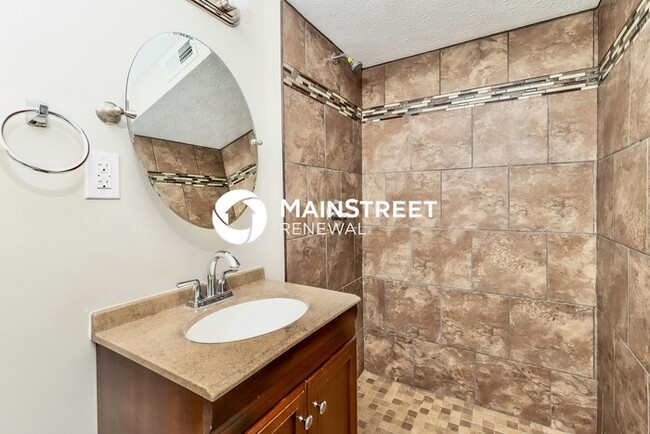 Building Photo - 4 Bedroom Pet-Friendly Home in Louisville,...