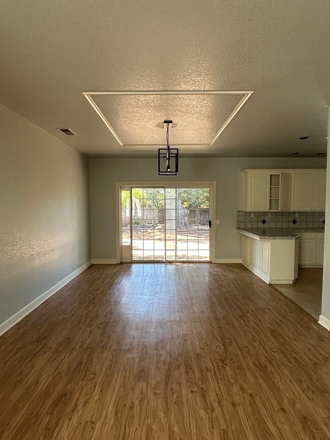 Building Photo - Introducing Your Dream Home:  A perfect blend of comfort and convenience!