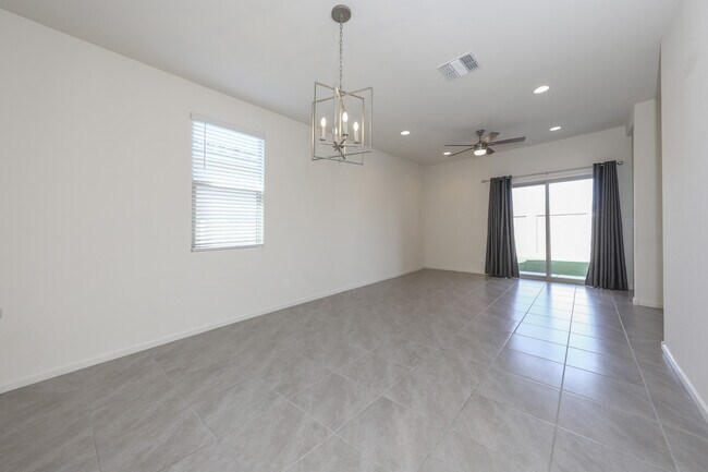 Building Photo - 4882 E Greenway Wash Dr