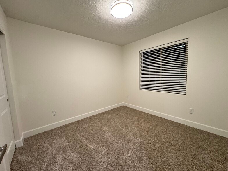 Building Photo - 507 Carol Ave