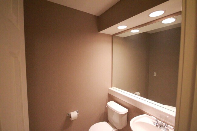 powder room - 141 Rowena Pl