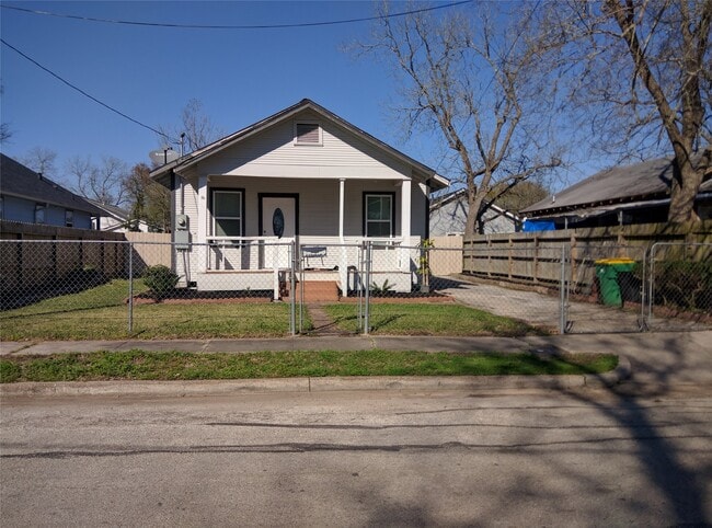 Building Photo - 218 E Wright Ave
