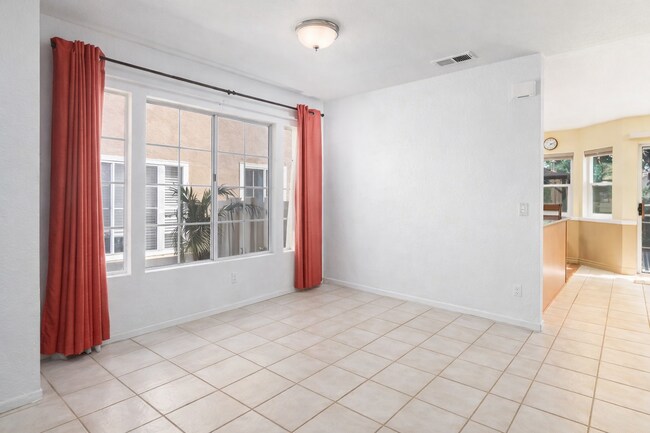 Building Photo - 1768 Promenade Cir