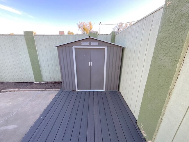 Building Photo - 1 Bedroom Home Available Near Colorado Ave & S 10th St!