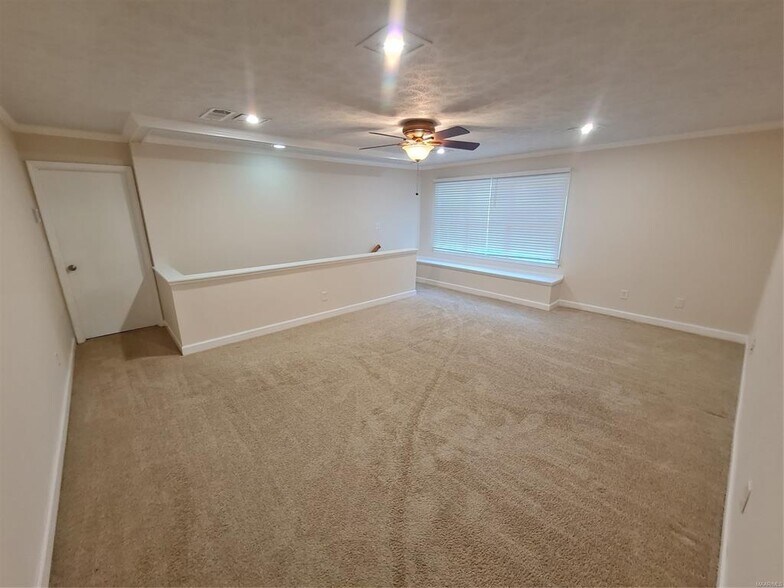 Building Photo - 6474 Halcyon Dr