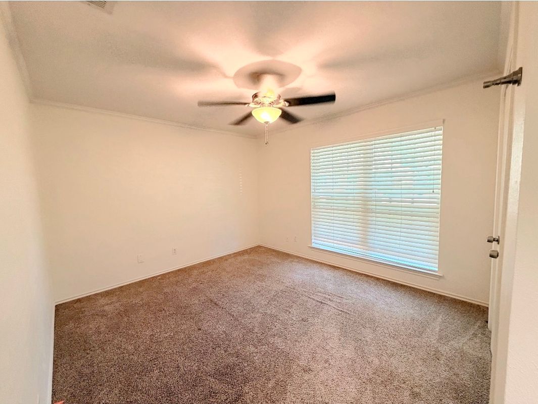 Building Photo - 3433 Lynbrook Dr