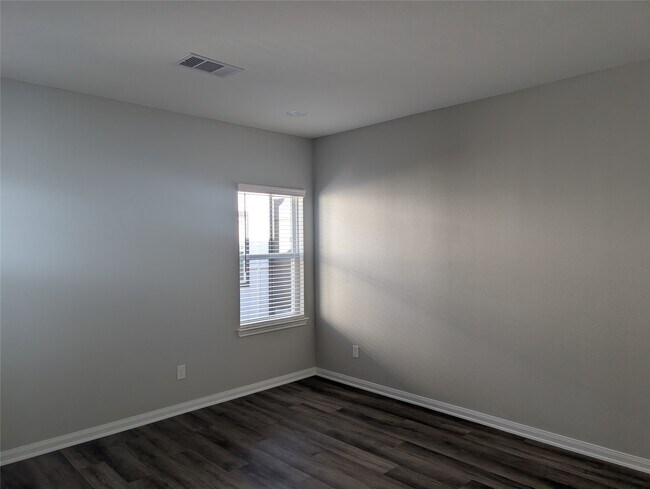 Building Photo - 9912 A Clark Rd