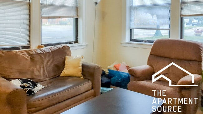 Building Photo - 4500 N Ashland Ave